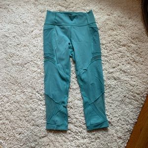 lululemon cropped legging with pockets and mesh